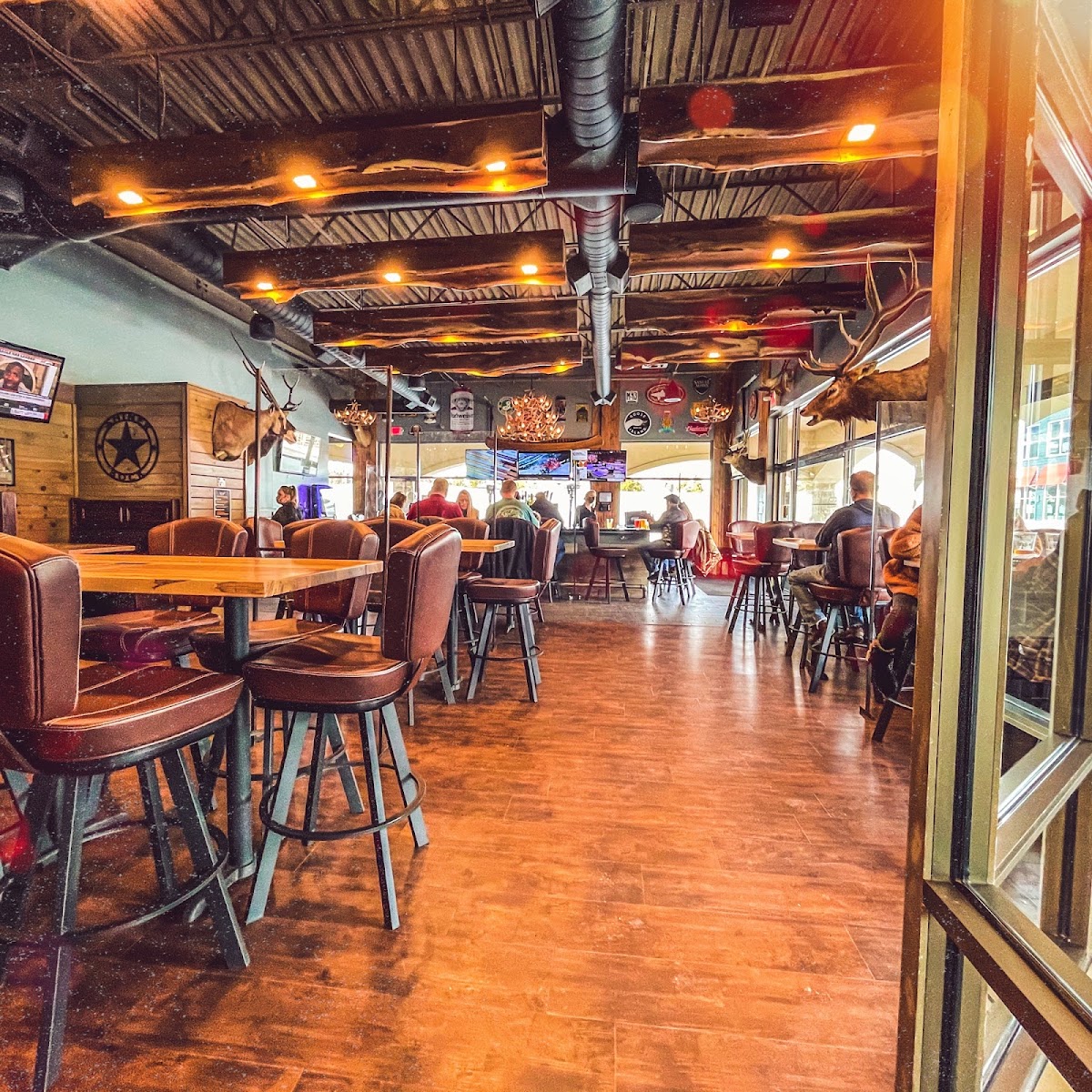 Louie's Corner Bar